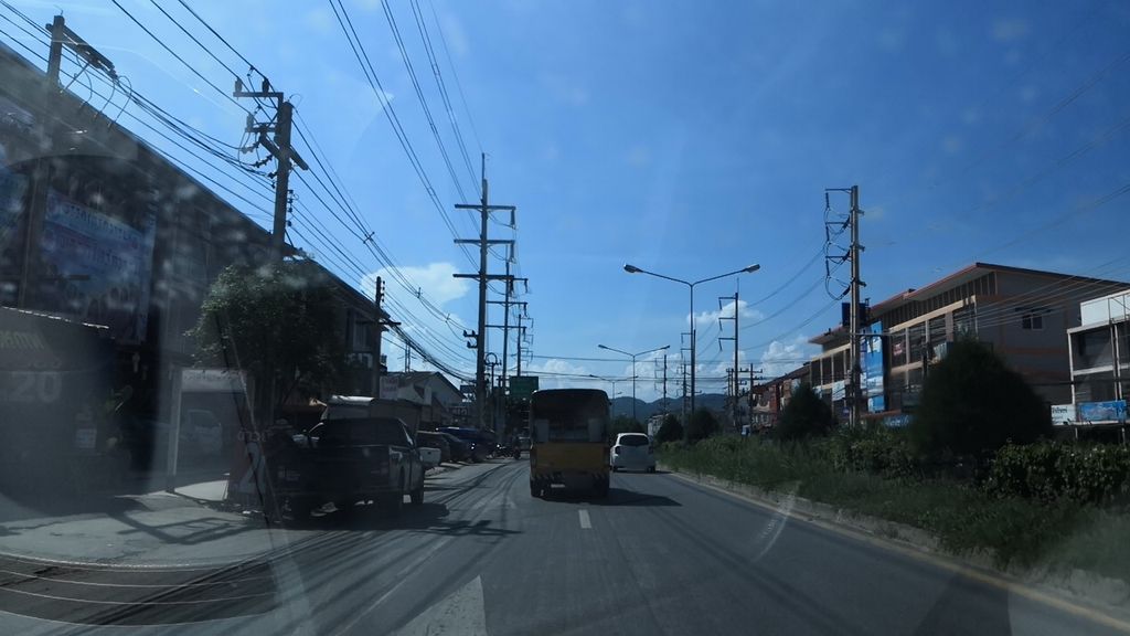 ภาพถนนตรงที่ สองหมู หม่าล่า ตั้งอยู่ ถ่ายโดย charlesano พ.ศ. 2561 (2018) · A street-level view of where สองหมู หม่าล่า · Songmu Mala stands, by charlesano in 2561 (2018)