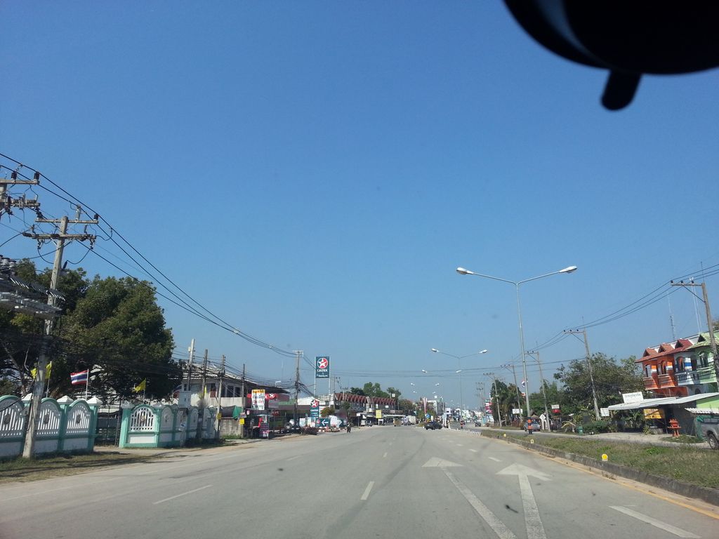 ภาพถนนตรงที่ บะหมี่โอ้วแม่เจ้า ตั้งอยู่ ถ่ายโดย mishari พ.ศ. 2558 (2015) · A street-level view of where บะหมี่โอ้วแม่เจ้า · Bami Oo Mae Chao stands, by mishari in 2558 (2015)