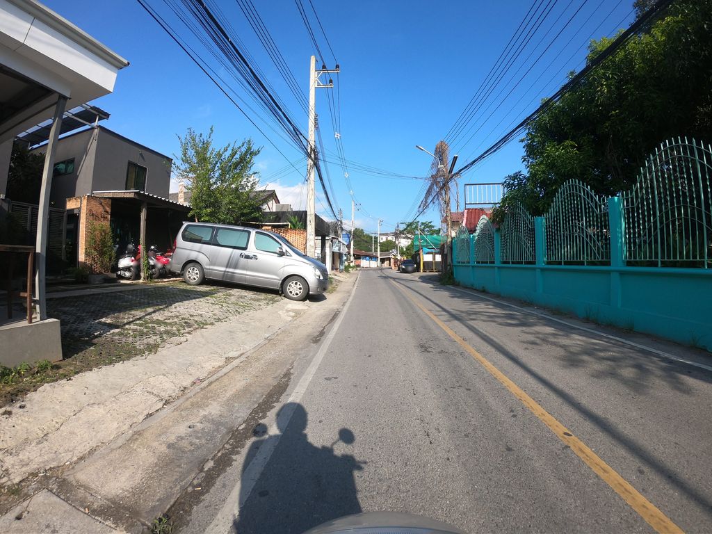 ภาพถนนตรงที่ Need Caffeine ตั้งอยู่ ถ่ายโดย chanuwath_grab พ.ศ. 2562 (2019) · A street-level view of where Need Caffeine stands, by chanuwath_grab in 2562 (2019)
