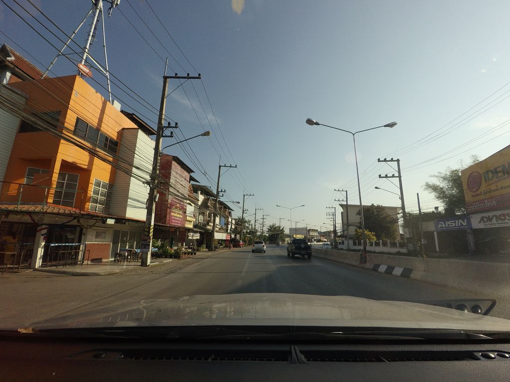 ภาพถนนตรงที่ คนคอน ข้าวแกงปักษ์ใต้ ตั้งอยู่ ถ่ายโดย mishari พ.ศ. 2564 (2021) · A street-level view of where คนคอน ข้าวแกงปักษ์ใต้ · Khanakhon Khaokaeng Paktai stands, by mishari in 2564 (2021)
