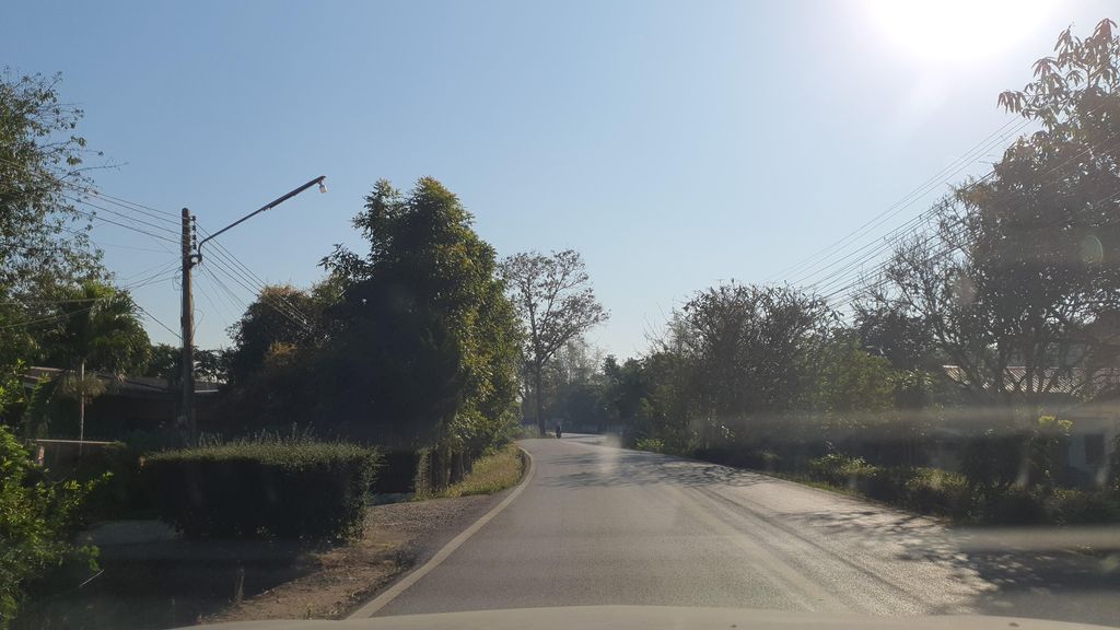 ภาพถนนตรงที่ โรงเรียนอนุบาลดวงกมล ตั้งอยู่ ถ่ายโดย jrcarlsen พ.ศ. 2565 (2022) · A street-level view of where โรงเรียนอนุบาลดวงกมล · Anuban Duangkamon School stands, by jrcarlsen in 2565 (2022)