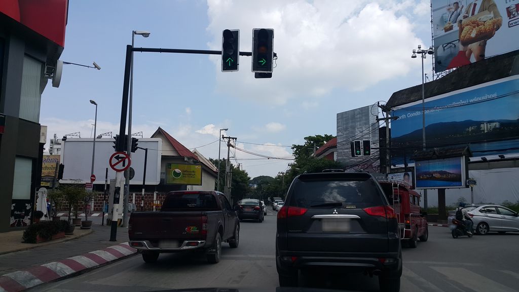 ภาพถนนตรงที่ Gold and Tree Visa Service and Law Firm ตั้งอยู่ ถ่ายโดย jrcarlsen พ.ศ. 2559 (2016) · A street-level view of where Gold and Tree Visa Service and Law Firm stands, by jrcarlsen in 2559 (2016)