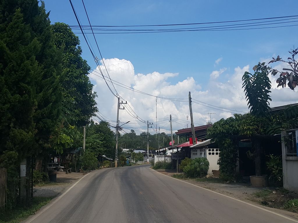 ภาพถนนตรงที่ นุชมินิมาร์ท ตั้งอยู่ ถ่ายโดย jrcarlsen พ.ศ. 2558 (2015) · A street-level view of where นุชมินิมาร์ท · Nutminimat stands, by jrcarlsen in 2558 (2015)