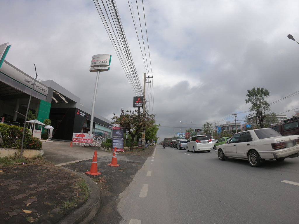 ภาพถนนตรงที่ Deepal Chiangmai แสงชัยแยกรวมโชค ตั้งอยู่ ถ่ายโดย chanuwath_grab พ.ศ. 2562 (2019) · A street-level view of where Deepal Chiangmai แสงชัยแยกรวมโชค stands, by chanuwath_grab in 2562 (2019)