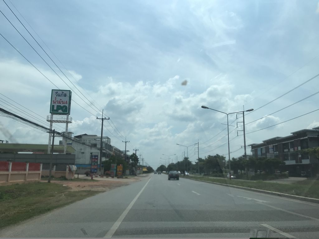 ภาพถนนตรงที่ หลังคาเหล็กไลอ้อน เชียงใหม่ By V.N. Steel Intertrade ตั้งอยู่ ถ่ายโดย prasert พ.ศ. 2561 (2018) · A street-level view of where หลังคาเหล็กไลอ้อน เชียงใหม่ By V.N. Steel Intertrade stands, by prasert in 2561 (2018)