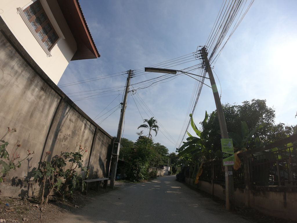 ภาพถนนตรงที่ กฤษฏิ์ โมบาย ตั้งอยู่ ถ่ายโดย chanuwath_grab พ.ศ. 2562 (2019) · A street-level view of where กฤษฏิ์ โมบาย · Karisa Mobile stands, by chanuwath_grab in 2562 (2019)