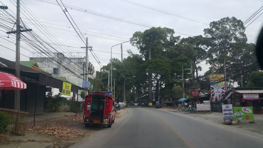 ภาพถนนตรงที่ Suwanna Ins Co Limited ตั้งอยู่ ถ่ายโดย jrcarlsen พ.ศ. 2561 (2018) · A street-level view of where Suwanna Ins Co Limited stands, by jrcarlsen in 2561 (2018)