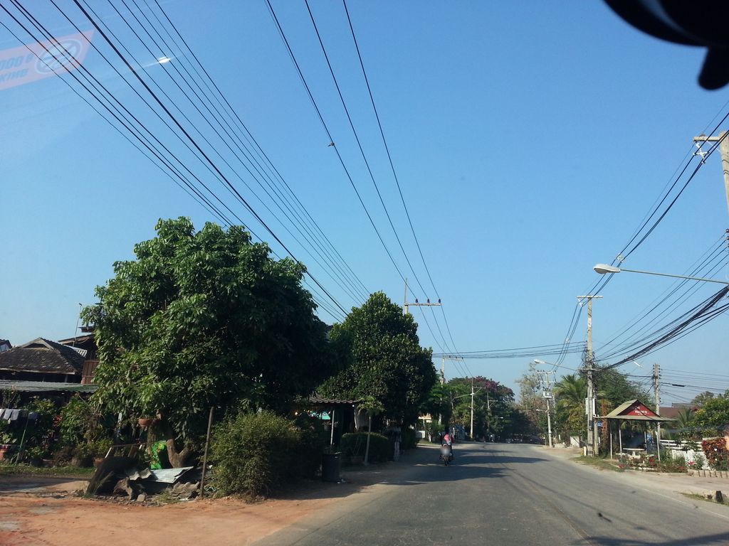 ภาพถนนตรงที่ ก๋วยเตี๋ยวอารีย์ ตั้งอยู่ ถ่ายโดย mishari พ.ศ. 2558 (2015) · A street-level view of where ก๋วยเตี๋ยวอารีย์ · Kuaitiao Ari stands, by mishari in 2558 (2015)