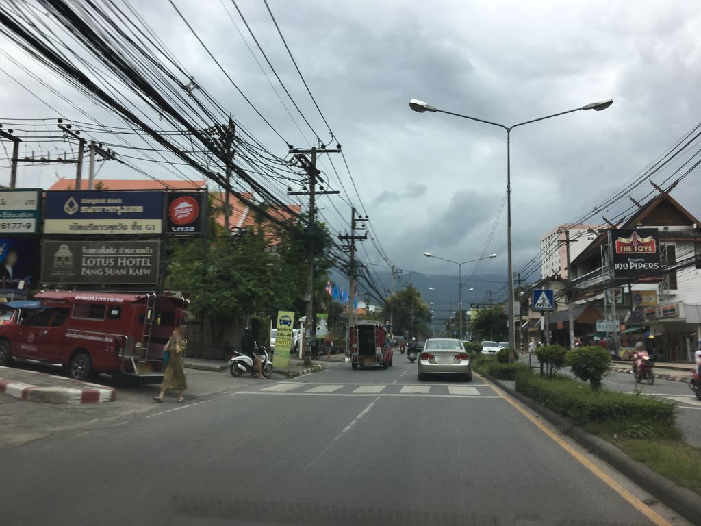 ภาพถนนตรงที่ Starbucks (สตาร์บัคส์) ตั้งอยู่ ถ่ายโดย wapriz พ.ศ. 2561 (2018) · A street-level view of where Starbucks (สตาร์บัคส์) stands, by wapriz in 2561 (2018)