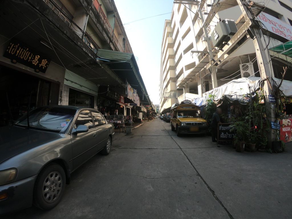 ภาพถนนตรงที่ Chiangmai Firearms Ltd.,part. ตั้งอยู่ ถ่ายโดย chanuwath_grab พ.ศ. 2562 (2019) · A street-level view of where Chiangmai Firearms Ltd.,part. stands, by chanuwath_grab in 2562 (2019)