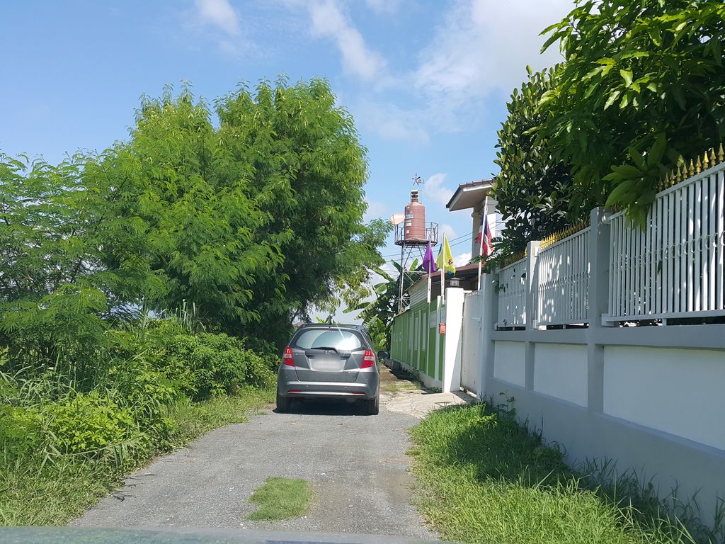 ภาพถนนตรงที่ ตำบ้านสวนสันกำแพง ตั้งอยู่ ถ่ายโดย jrcarlsen พ.ศ. 2558 (2015) · A street-level view of where ตำบ้านสวนสันกำแพง · Tam Ban Suan San Kamphaeng stands, by jrcarlsen in 2558 (2015)