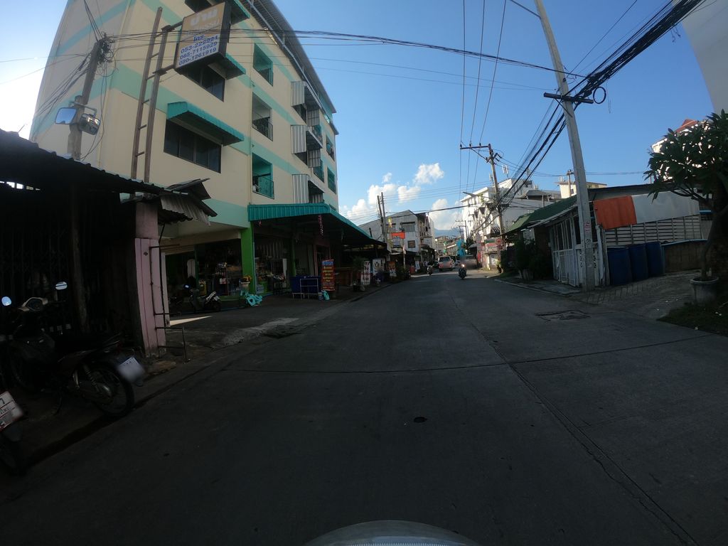 ภาพถนนตรงที่ ร้านเมาเล็บ ตั้งอยู่ ถ่ายโดย chanuwath_grab พ.ศ. 2562 (2019) · A street-level view of where ร้านเมาเล็บ · Ran Mao Lep stands, by chanuwath_grab in 2562 (2019)