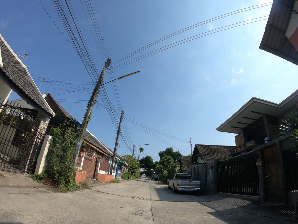 ภาพถนนตรงที่ สถาบันกวดวิชา Learn Sir ตั้งอยู่ ถ่ายโดย chanuwath_grab พ.ศ. 2562 (2019) · A street-level view of where สถาบันกวดวิชา Learn Sir stands, by chanuwath_grab in 2562 (2019)