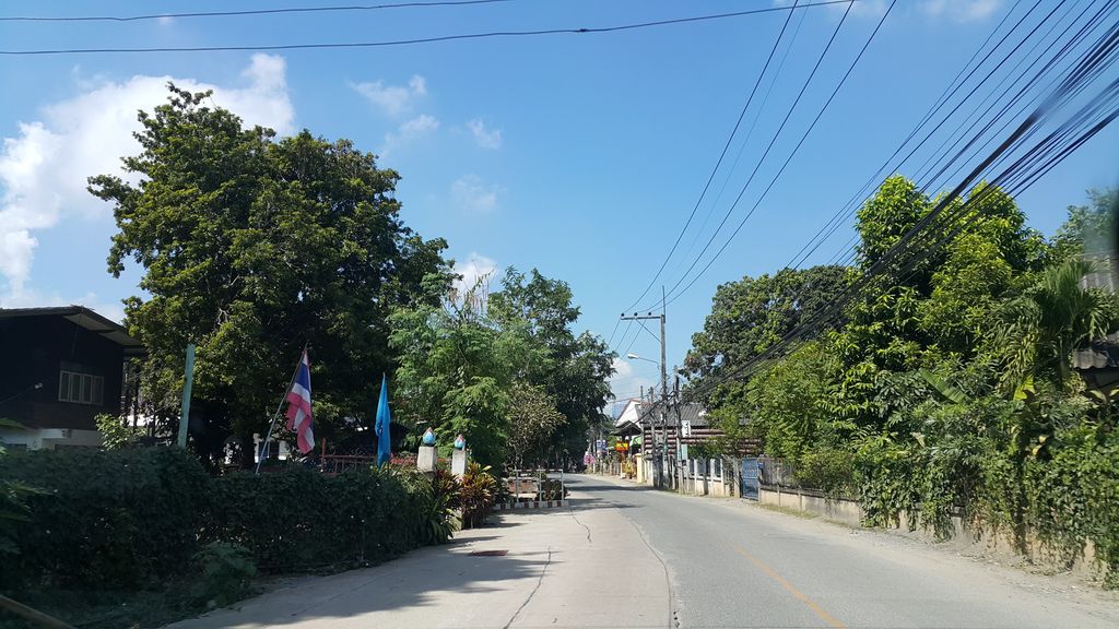 ภาพถนนตรงที่ ห้องเย็นอุดมทรัพย์ ตั้งอยู่ ถ่ายโดย jrcarlsen พ.ศ. 2559 (2016) · A street-level view of where ห้องเย็นอุดมทรัพย์ · Hongyen Utmasap stands, by jrcarlsen in 2559 (2016)