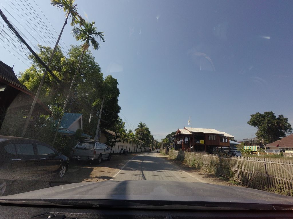 ภาพถนนตรงที่ อู่นายการช่าง ตั้งอยู่ ถ่ายโดย mishari พ.ศ. 2563 (2020) · A street-level view of where อู่นายการช่าง · U Nai Kanchang stands, by mishari in 2563 (2020)