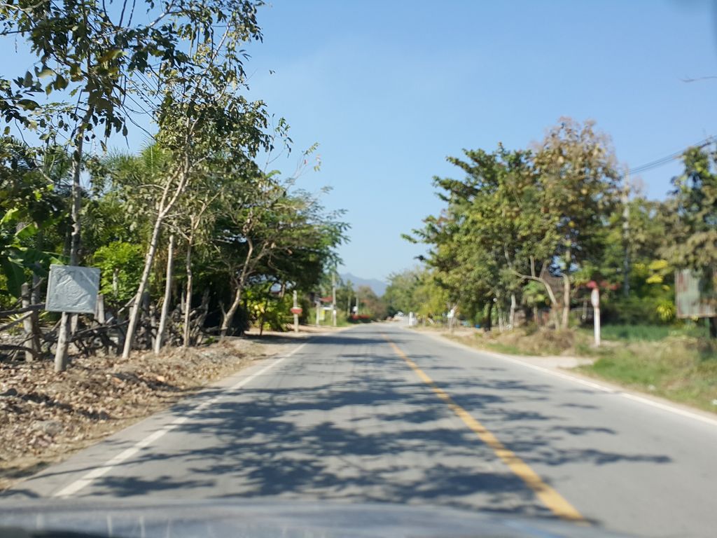 ภาพถนนตรงที่ ชุ้นเฮงหอมหัวใหญ่ ตั้งอยู่ ถ่ายโดย jrcarlsen พ.ศ. 2558 (2015) · A street-level view of where ชุ้นเฮงหอมหัวใหญ่ · Chunheng Homhuayai stands, by jrcarlsen in 2558 (2015)