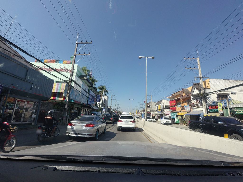 ภาพถนนตรงที่ มิคแม๊ค ตั้งอยู่ ถ่ายโดย mishari พ.ศ. 2563 (2020) · A street-level view of where มิคแม๊ค · Mikmaek stands, by mishari in 2563 (2020)