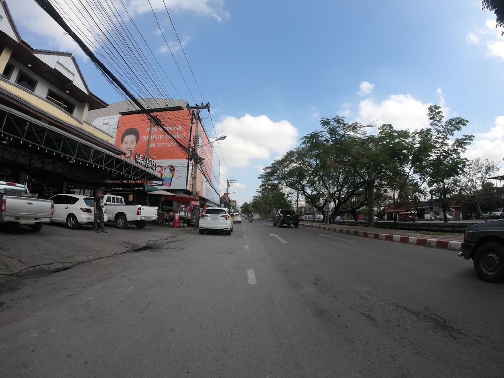 ภาพถนนตรงที่ ไพศาลการไฟฟ้า ตั้งอยู่ ถ่ายโดย chanuwath_grab พ.ศ. 2562 (2019) · A street-level view of where ไพศาลการไฟฟ้า · Phaisan Kanfaifa stands, by chanuwath_grab in 2562 (2019)