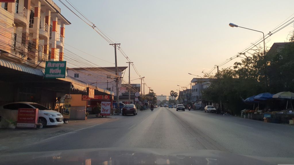 ภาพถนนตรงที่ Classic Hair ตั้งอยู่ ถ่ายโดย jrcarlsen พ.ศ. 2566 (2023) · A street-level view of where Classic Hair stands, by jrcarlsen in 2566 (2023)