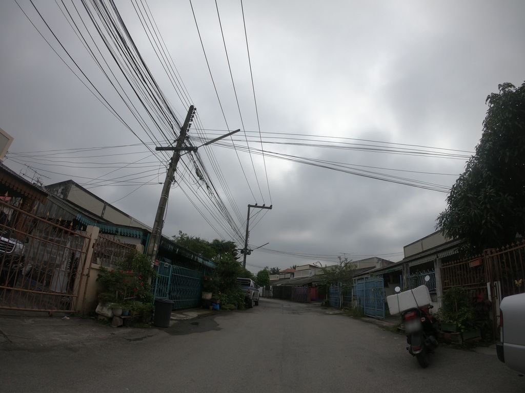 ภาพถนนตรงที่ ดี-มายด์ คลีน คลีน อาหารคลีนเชียงใหม่ ตั้งอยู่ ถ่ายโดย chanuwath_grab พ.ศ. 2562 (2019) · A street-level view of where ดี-มายด์ คลีน คลีน อาหารคลีนเชียงใหม่ · Di-mai Khlin Khlin Ahankhlin Chiang Mai stands, by chanuwath_grab in 2562 (2019)