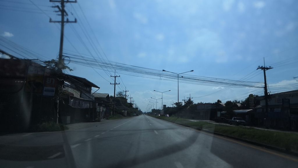 ภาพถนนตรงที่ การแพทย์แผนไทย เตชสิทธิ์คลินิก ตั้งอยู่ ถ่ายโดย charlesano พ.ศ. 2561 (2018) · A street-level view of where การแพทย์แผนไทย เตชสิทธิ์คลินิก · Phaen Thai Tetsit Clinic Medical stands, by charlesano in 2561 (2018)