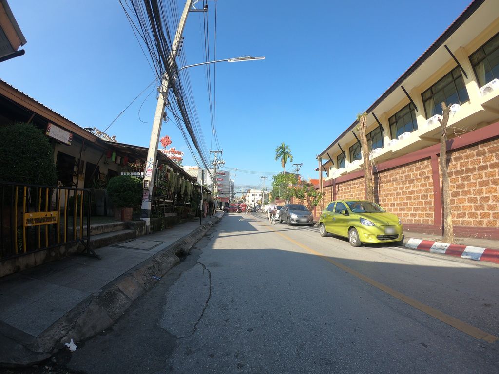 ภาพถนนตรงที่ All About Nails ตั้งอยู่ ถ่ายโดย chanuwath_grab พ.ศ. 2562 (2019) · A street-level view of where All About Nails stands, by chanuwath_grab in 2562 (2019)