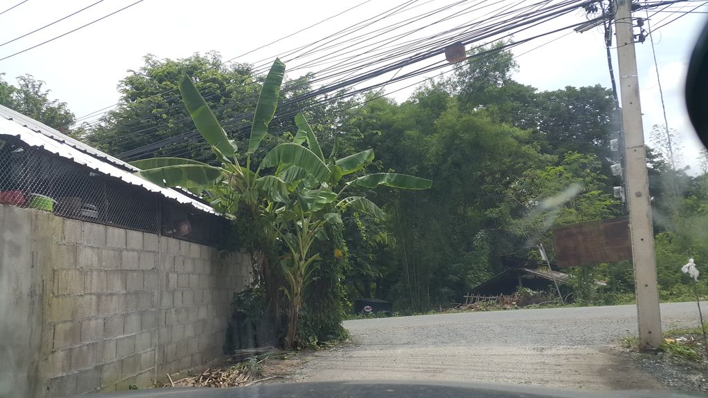 ภาพถนนตรงที่ นิวซี่ซาลอน Newcy Salon ตั้งอยู่ ถ่ายโดย jrcarlsen พ.ศ. 2561 (2018) · A street-level view of where นิวซี่ซาลอน Newcy Salon stands, by jrcarlsen in 2561 (2018)