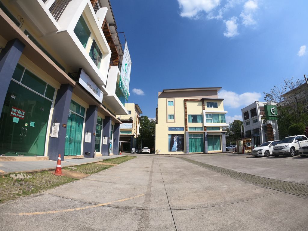 ภาพถนนตรงที่ PrincessLand Nail&Spa ตั้งอยู่ ถ่ายโดย chanuwath_grab พ.ศ. 2562 (2019) · A street-level view of where PrincessLand Nail&Spa stands, by chanuwath_grab in 2562 (2019)