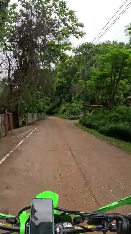 ภาพถนนตรงที่ แก่งกื้ดริเวอร์วิว ตั้งอยู่ ถ่ายโดย julcnx พ.ศ. 2569 (2026) · A street-level view of where แก่งกื้ดริเวอร์วิว · Kaengkuet River View stands, by julcnx in 2569 (2026)