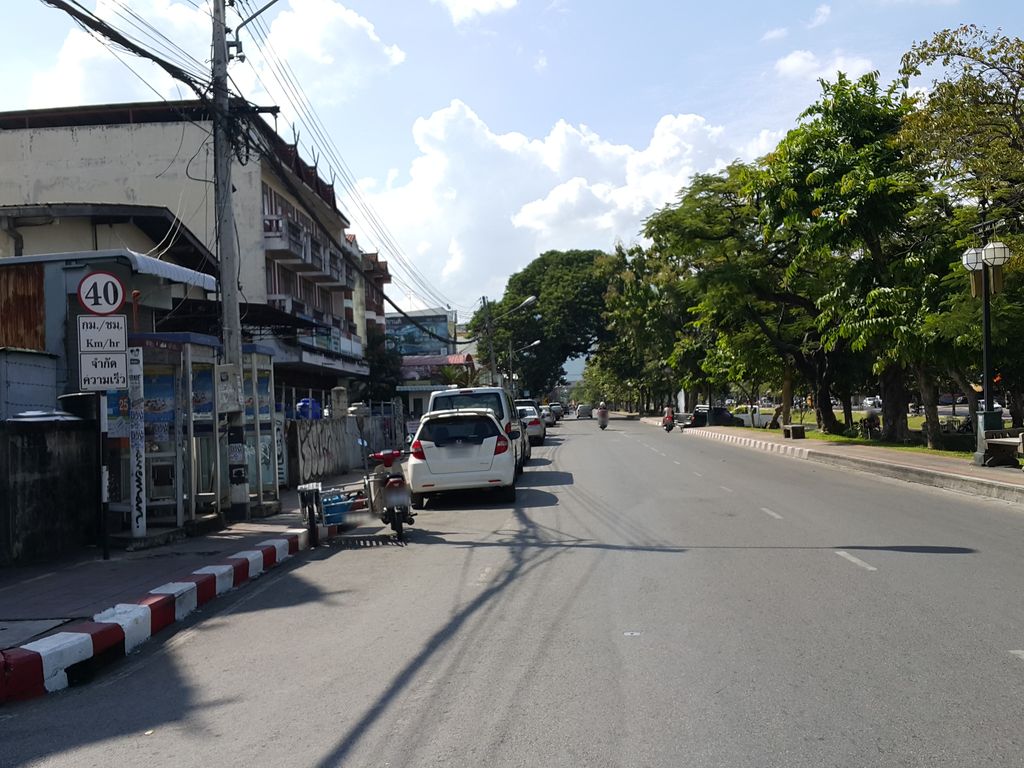 ภาพถนนตรงที่ ixora Clinic Skin and Laser ตั้งอยู่ ถ่ายโดย jrcarlsen พ.ศ. 2558 (2015) · A street-level view of where ixora Clinic Skin and Laser stands, by jrcarlsen in 2558 (2015)