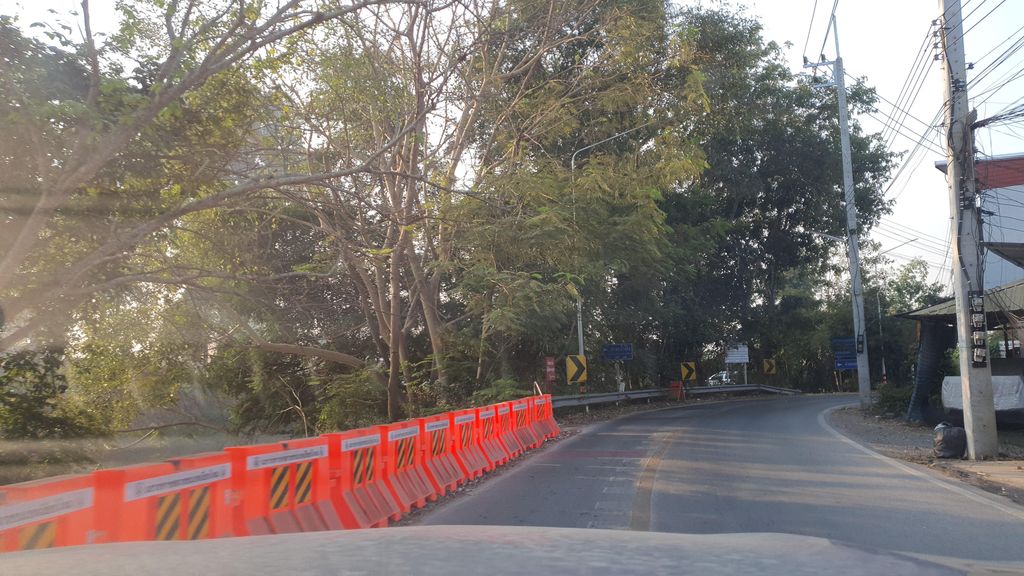 ภาพถนนตรงที่ ศรีวิชัยเคมีเกษตร ตั้งอยู่ ถ่ายโดย jrcarlsen พ.ศ. 2566 (2023) · A street-level view of where ศรีวิชัยเคมีเกษตร · Siwichai Khemiketta stands, by jrcarlsen in 2566 (2023)