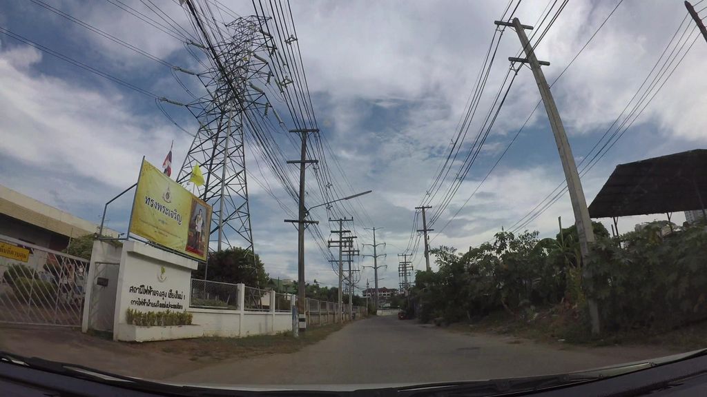 ภาพถนนตรงที่ สถานีไฟฟ้าแรงสูงเชียงใหม่ 1 ตั้งอยู่ ถ่ายโดย kaart_3 พ.ศ. 2562 (2019) · A street-level view of where สถานีไฟฟ้าแรงสูงเชียงใหม่ 1 · Sathani Faifa Raeng Sung Chiang Mai 1 stands, by kaart_3 in 2562 (2019)