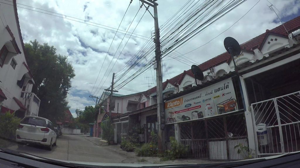 ภาพถนนตรงที่ Magic Thai Car For Rent ตั้งอยู่ ถ่ายโดย kaart_3 พ.ศ. 2562 (2019) · A street-level view of where Magic Thai Car For Rent stands, by kaart_3 in 2562 (2019)
