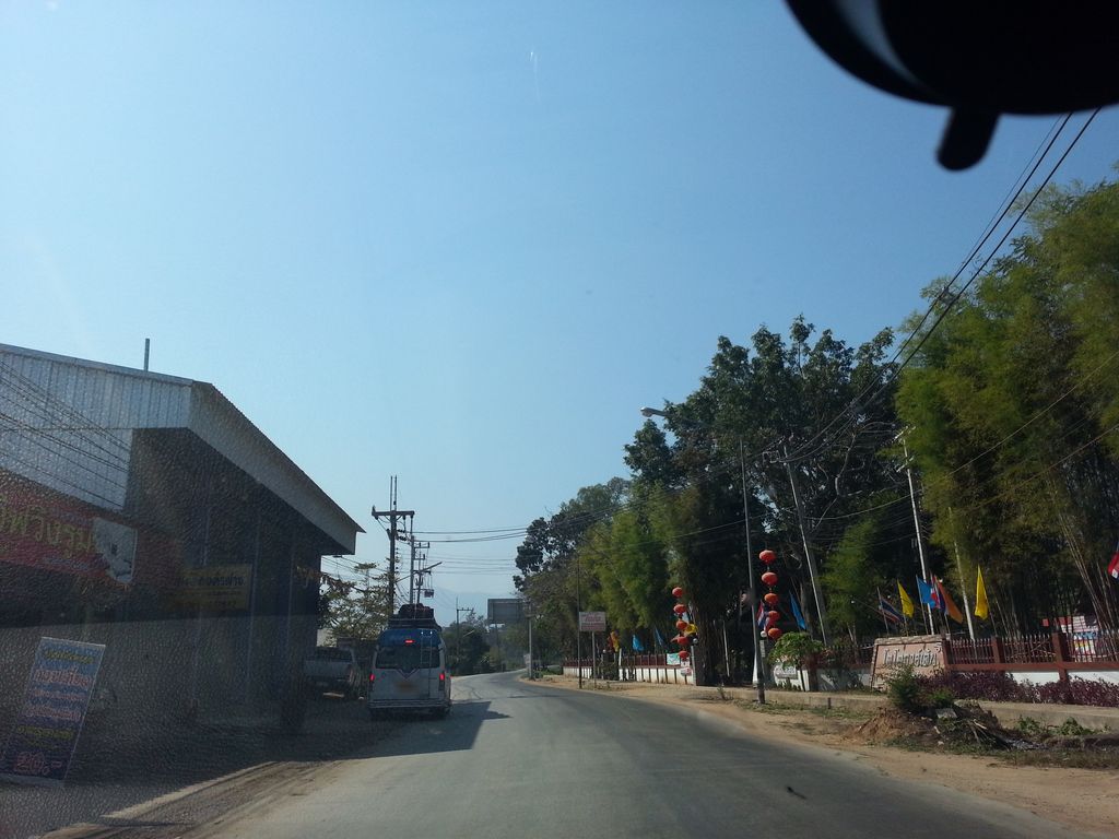 ภาพถนนตรงที่ จิ๊กโก๋บาร์เบอร์ ตั้งอยู่ ถ่ายโดย mishari พ.ศ. 2558 (2015) · A street-level view of where จิ๊กโก๋บาร์เบอร์ · Chikko Barber stands, by mishari in 2558 (2015)