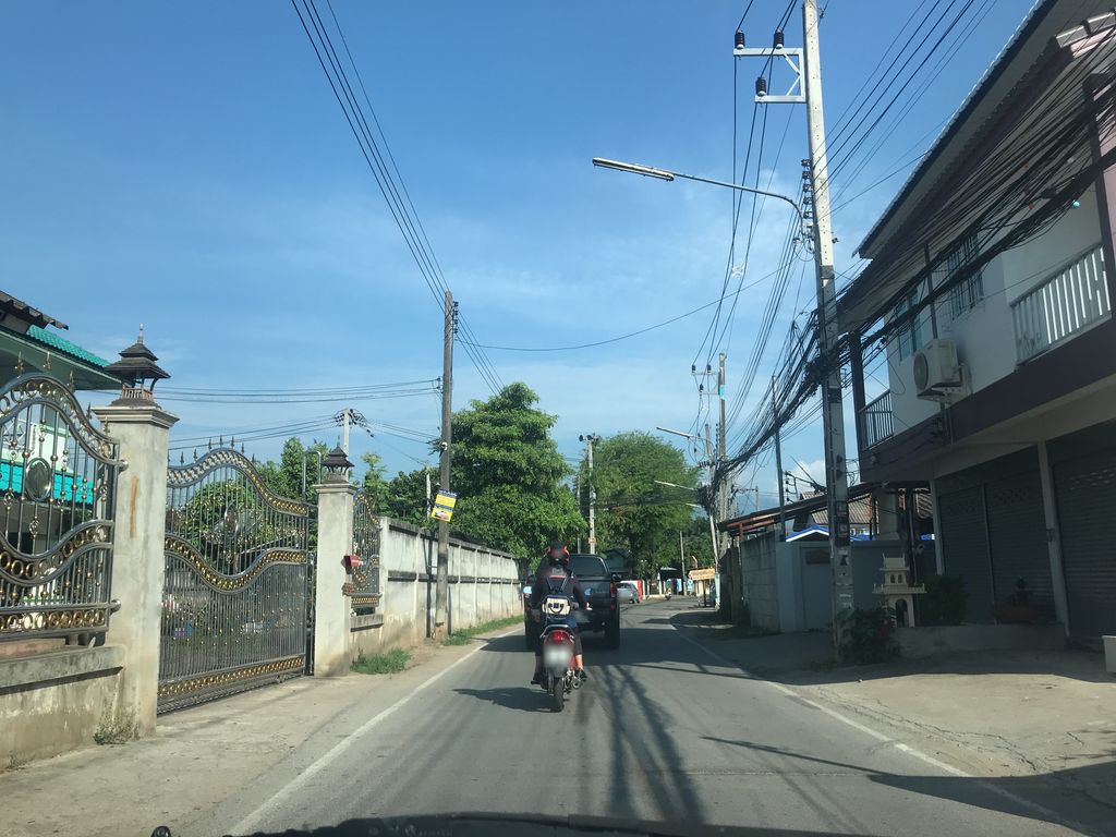 ภาพถนนตรงที่ ร้านอาหาร B.B Eamonn Food&Drink ตั้งอยู่ ถ่ายโดย prasert พ.ศ. 2561 (2018) · A street-level view of where ร้านอาหาร B.B Eamonn Food&Drink stands, by prasert in 2561 (2018)