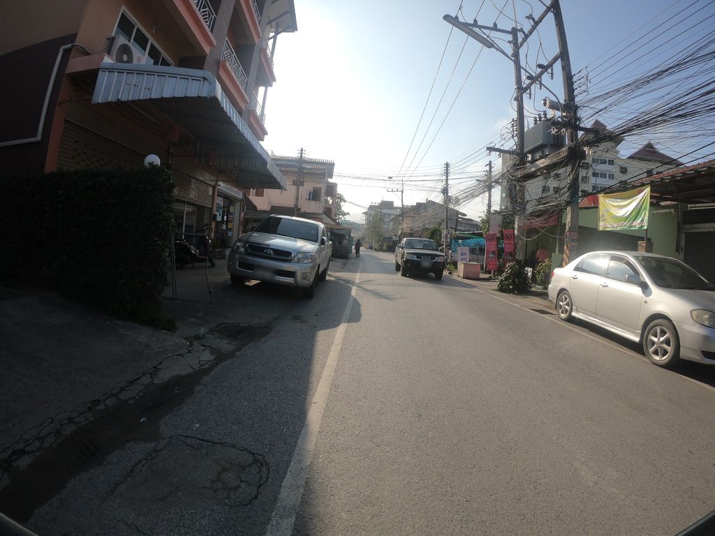 ภาพถนนตรงที่ เดย์แฮร์คัท ตั้งอยู่ ถ่ายโดย chanuwath_grab พ.ศ. 2562 (2019) · A street-level view of where เดย์แฮร์คัท · Day Haircut stands, by chanuwath_grab in 2562 (2019)