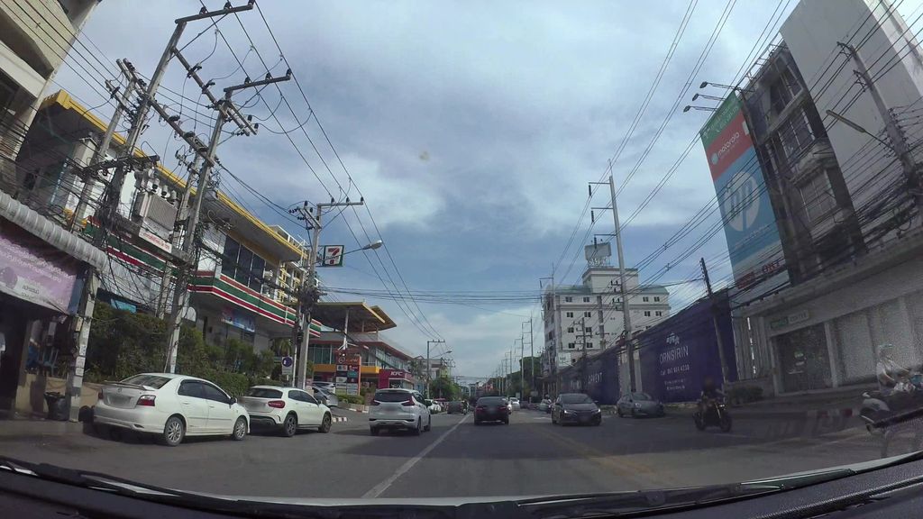 ภาพถนนตรงที่ Lanna Wines ตั้งอยู่ ถ่ายโดย kaart_3 พ.ศ. 2562 (2019) · A street-level view of where Lanna Wines stands, by kaart_3 in 2562 (2019)