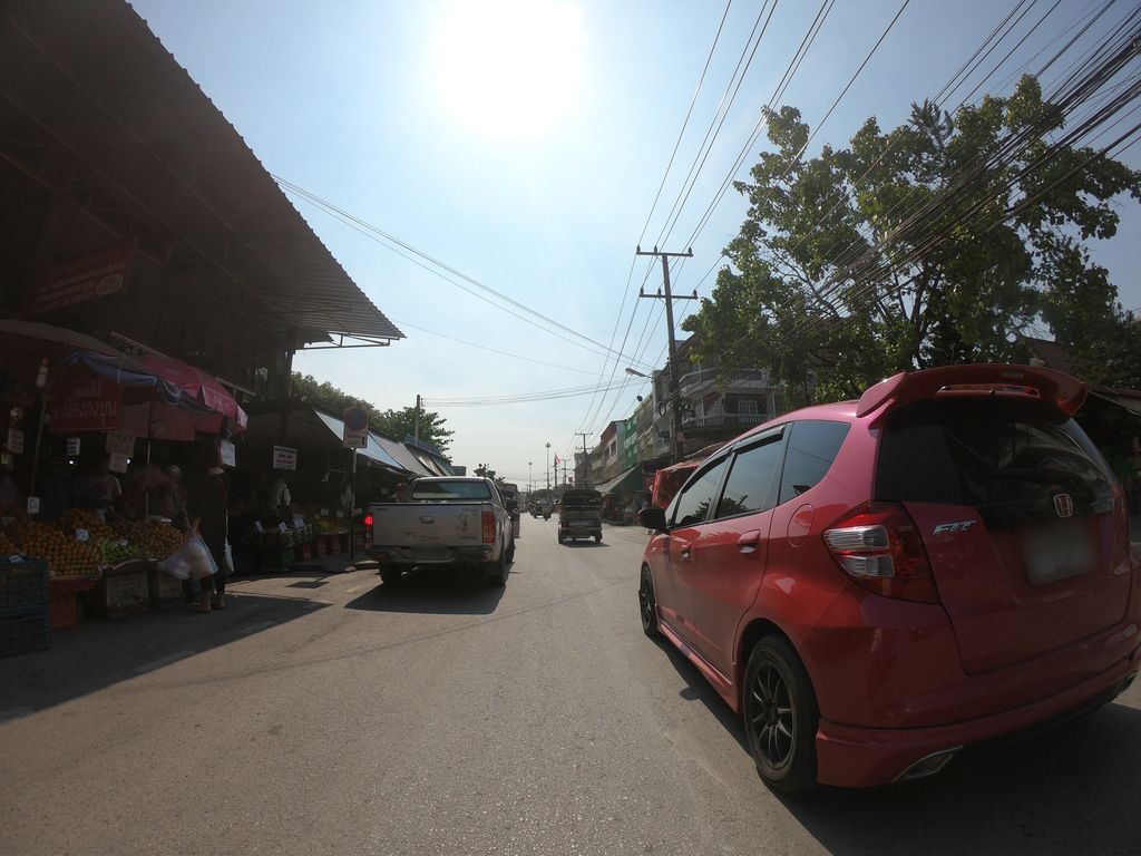 ภาพถนนตรงที่ ขายส่งมะพร้าวคว้าน เชียงใหม่ มะพร้าวคว้าน ล้านวิว ตั้งอยู่ ถ่ายโดย chanuwath_grab พ.ศ. 2562 (2019) · A street-level view of where ขายส่งมะพร้าวคว้าน เชียงใหม่ มะพร้าวคว้าน ล้านวิว · Khaisong Maphraokhwan Chiang Mai Maphraokhwan Lanwio stands, by chanuwath_grab in 2562 (2019)