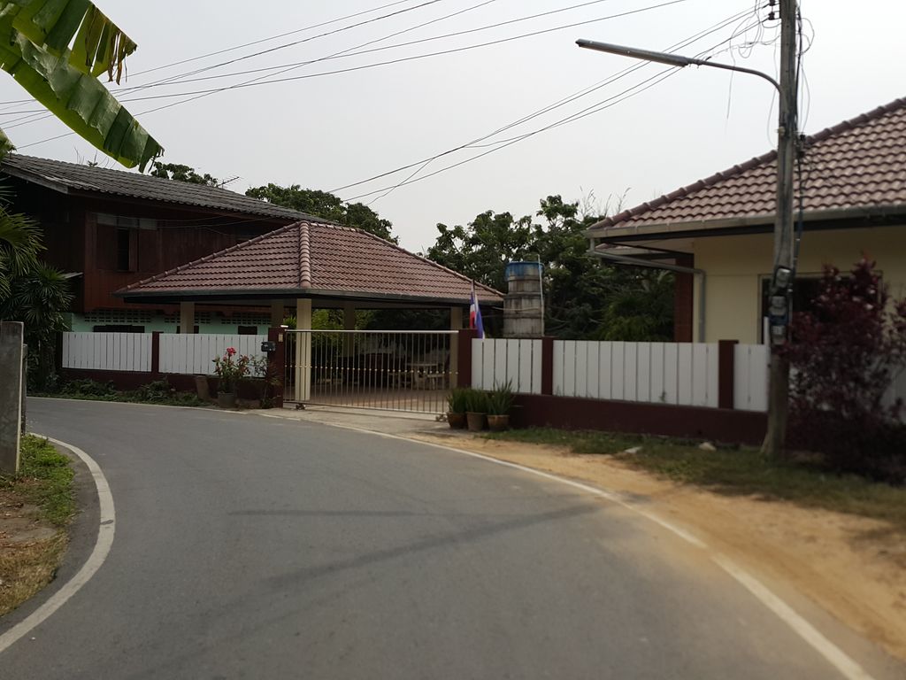 ภาพถนนตรงที่ Soundenginius ตั้งอยู่ ถ่ายโดย jrcarlsen พ.ศ. 2557 (2014) · A street-level view of where Soundenginius stands, by jrcarlsen in 2557 (2014)