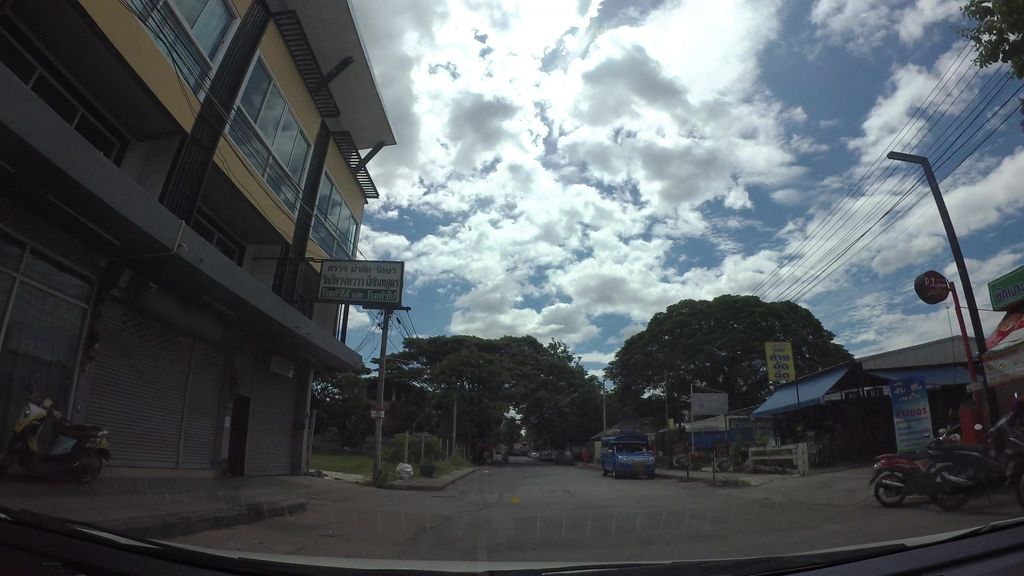 ภาพถนนตรงที่ P.J. Carwash ตั้งอยู่ ถ่ายโดย kaart_3 พ.ศ. 2562 (2019) · A street-level view of where P.J. Carwash stands, by kaart_3 in 2562 (2019)