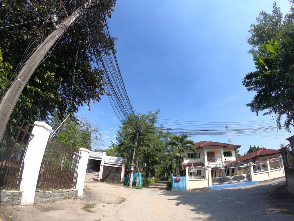 ภาพถนนตรงที่ ออโต้ทรานเฟอร์ เซอร์วิส ตั้งอยู่ ถ่ายโดย chanuwath_grab พ.ศ. 2562 (2019) · A street-level view of where ออโต้ทรานเฟอร์ เซอร์วิส · Auto Sanfoe Service stands, by chanuwath_grab in 2562 (2019)