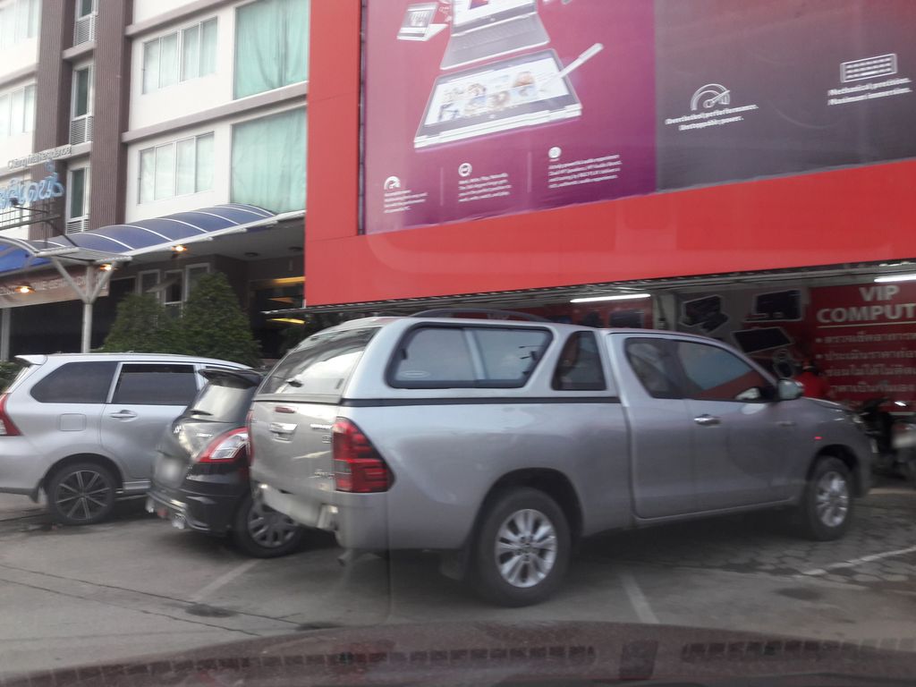 ภาพถนนตรงที่ TopComputer ตั้งอยู่ ถ่ายโดย ratchaphat พ.ศ. 2561 (2018) · A street-level view of where TopComputer stands, by ratchaphat in 2561 (2018)