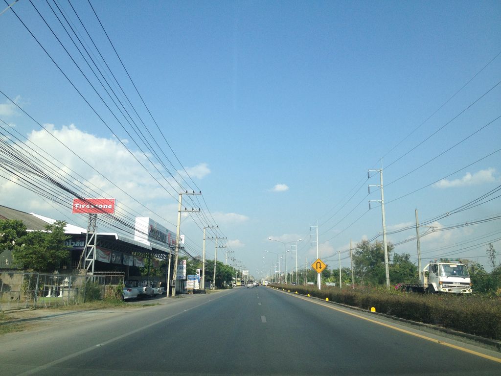 ภาพถนนตรงที่ บุญพืช ตั้งอยู่ ถ่ายโดย jimwatana พ.ศ. 2558 (2015) · A street-level view of where บุญพืช · Bunphuet stands, by jimwatana in 2558 (2015)