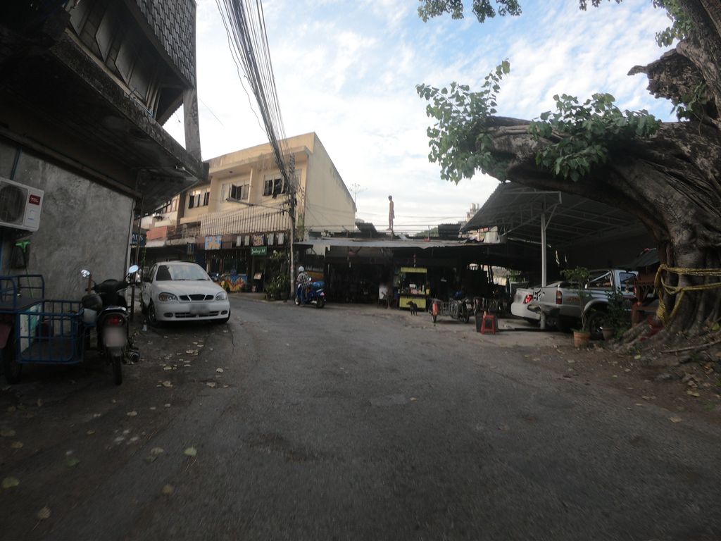 ภาพถนนตรงที่ Magicworks ตั้งอยู่ ถ่ายโดย chanuwath_grab พ.ศ. 2562 (2019) · A street-level view of where Magicworks stands, by chanuwath_grab in 2562 (2019)