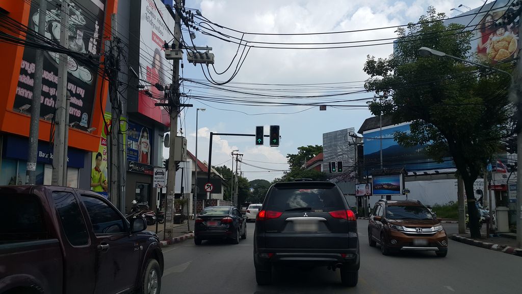 ภาพถนนตรงที่ Powerbattery Changmai ชั้น 2 ห้อง 208/1 โทร. 086-4209910 ตั้งอยู่ ถ่ายโดย jrcarlsen พ.ศ. 2559 (2016) · A street-level view of where Powerbattery Changmai ชั้น 2 ห้อง 208/1 โทร. 086-4209910 stands, by jrcarlsen in 2559 (2016)