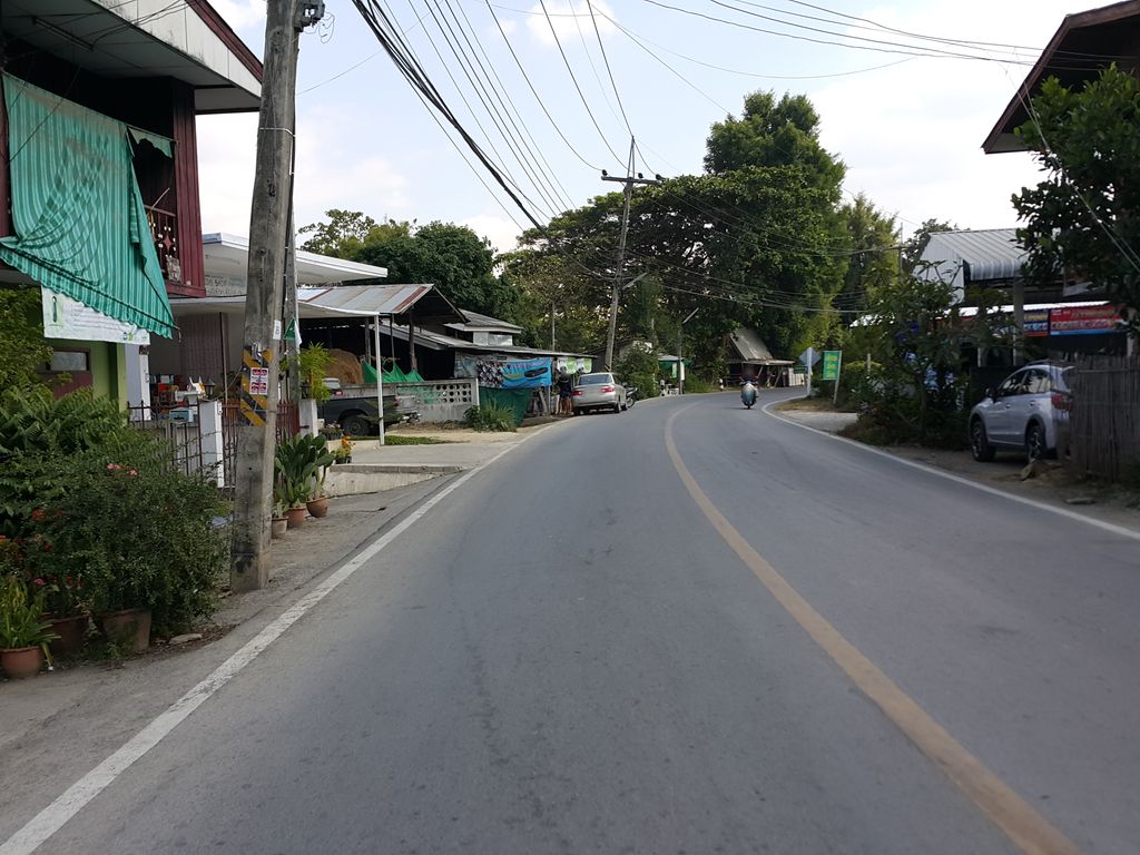 ภาพถนนตรงที่ มารองเกิบ ตั้งอยู่ ถ่ายโดย jrcarlsen พ.ศ. 2557 (2014) · A street-level view of where มารองเกิบ · Manongkoep stands, by jrcarlsen in 2557 (2014)