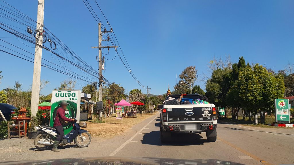 ภาพถนนตรงที่ ร้านบันเจิด คาเฟ่ ตั้งอยู่ ถ่ายโดย jrcarlsen พ.ศ. 2566 (2023) · A street-level view of where ร้านบันเจิด คาเฟ่ · Ran Banchoet Café stands, by jrcarlsen in 2566 (2023)