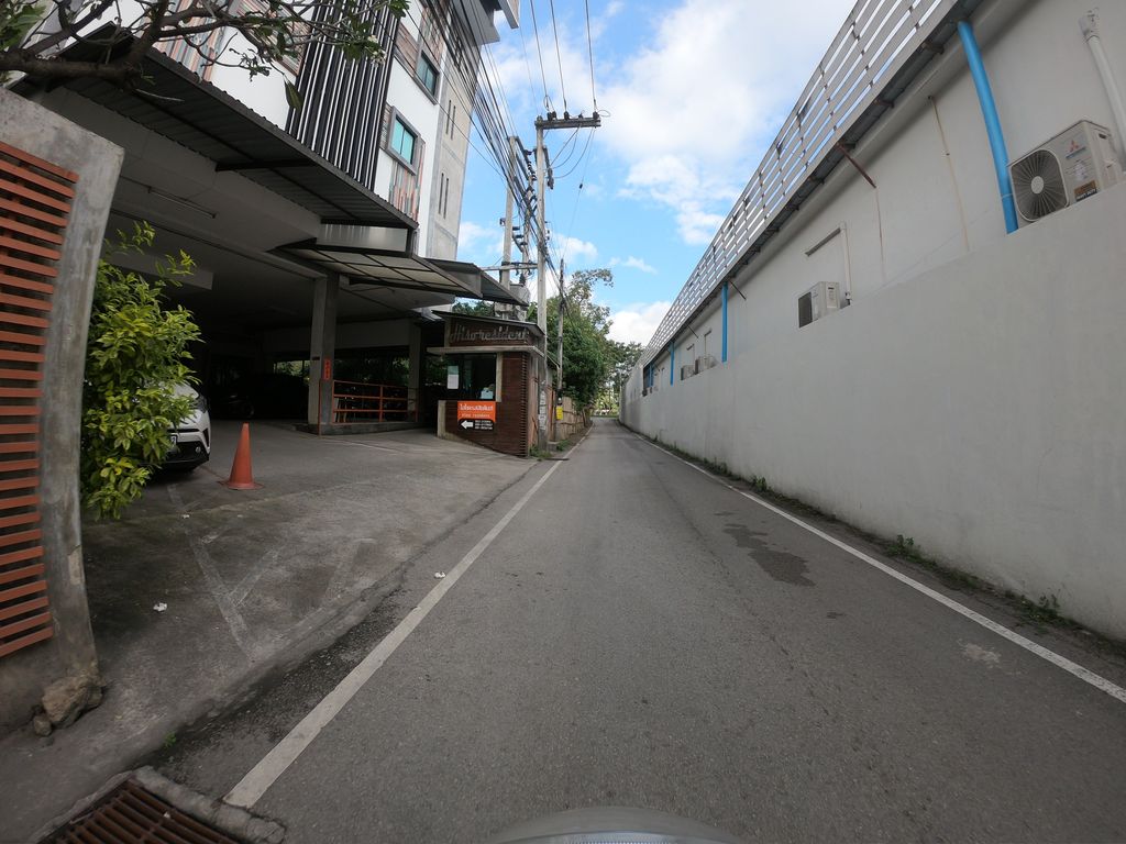 ภาพถนนตรงที่ Hiso Resident ตั้งอยู่ ถ่ายโดย chanuwath_grab พ.ศ. 2562 (2019) · A street-level view of where Hiso Resident stands, by chanuwath_grab in 2562 (2019)