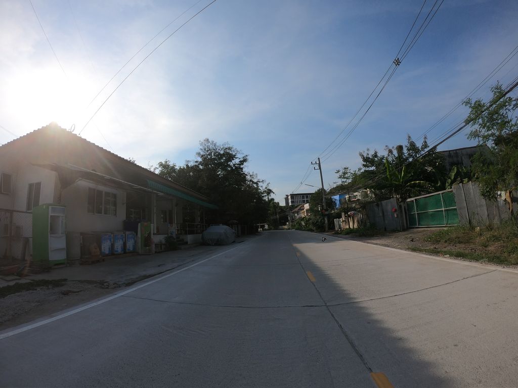 ภาพถนนตรงที่ ร้านลาบมีโชค ตั้งอยู่ ถ่ายโดย chanuwath_grab พ.ศ. 2562 (2019) · A street-level view of where ร้านลาบมีโชค · Ran Lap Michok stands, by chanuwath_grab in 2562 (2019)