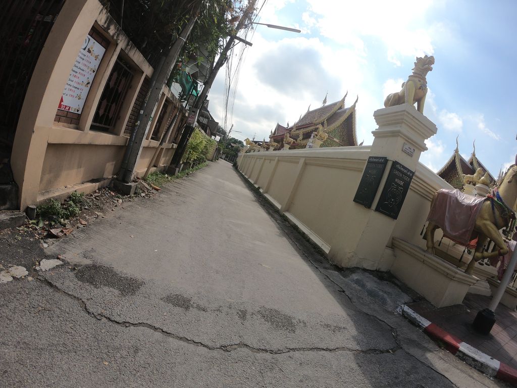 ภาพถนนตรงที่ โดนใจ Fixed Gear Shop ตั้งอยู่ ถ่ายโดย chanuwath_grab พ.ศ. 2562 (2019) · A street-level view of where โดนใจ Fixed Gear Shop stands, by chanuwath_grab in 2562 (2019)